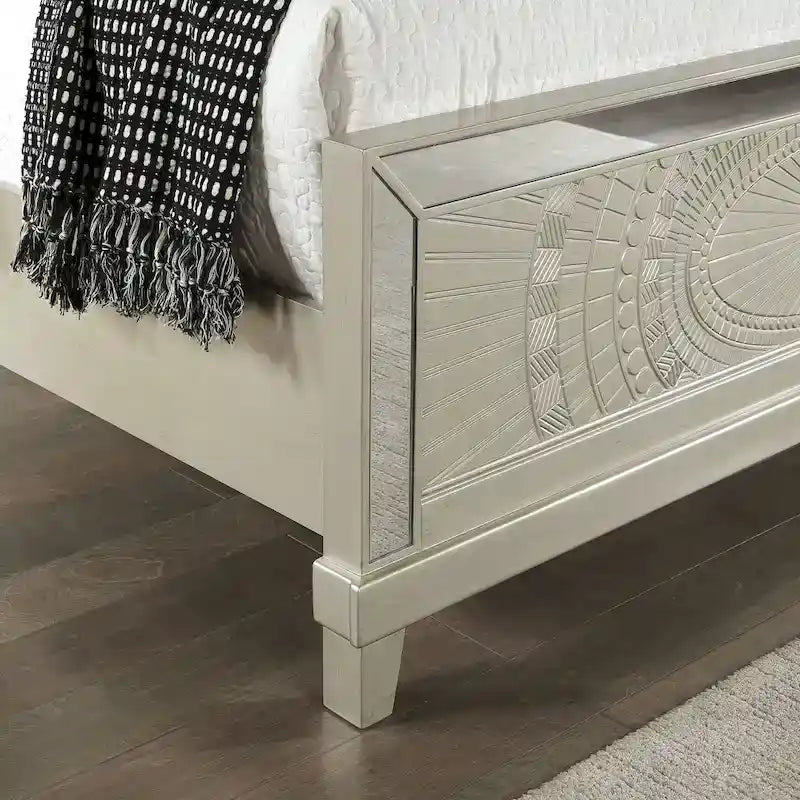 Glam Boho Čalouněná postel z vyřezávaného dřeva v barvě šampaňského
